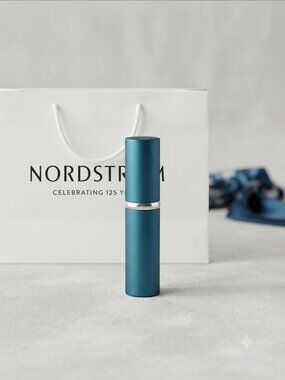 Refillable Luxury Perfume Travel Atomizer – Sleek Teal/Blue Case